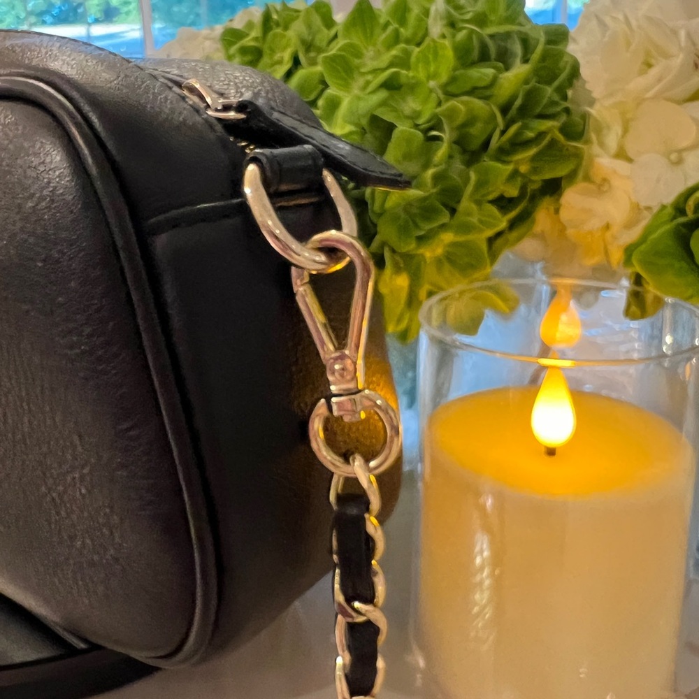 Mario Valentino ~ Italian Mia Diamond Black Quilted Leather Crossbody - Picture 4 of 9
